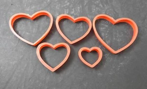 De colección 5 cortadores de galletas en forma de corazón rojo Kenley Corp nuevos stock antiguo aproximadamente 4" B45 - Imagen 1 de 15