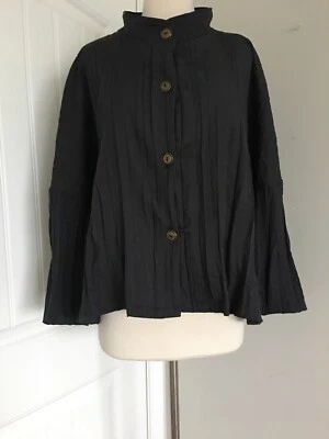 JAQUETA ARTE DE PANO CINZA ESCURO ENRUGADA TAMANHO 2X FEITA NOS EUA - Imagem 1 de 4