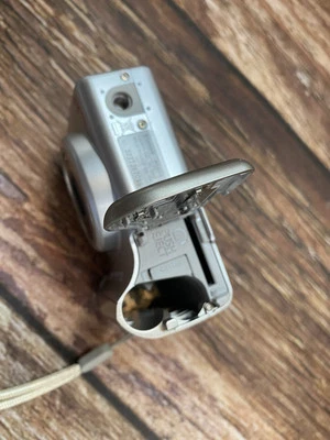 Canon PowerShot S2 IS PC 1130 5.0MP Digital Camera - Silver Tested - Image 1 of 4