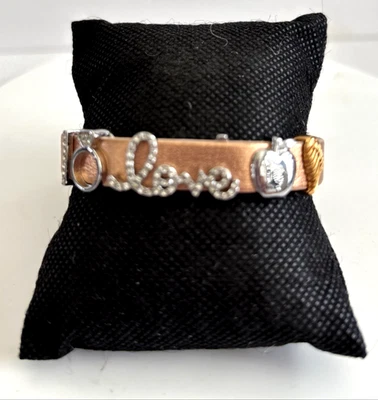 Pulsera con hebilla de cuero de oro rosa fósil con dijes deslizables Foto 1 de 4