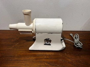 Exprimidor Champion de colección 1/3 HP motor de alta resistencia modelo G5-NG-853S en blanco/crema - Imagen 1 de 17