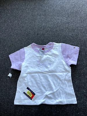 NUEVO CON ETIQUETAS Tommy Hilfiger Púrpura Blanco Niño Niña Camiseta 3T Foto 1 de 3