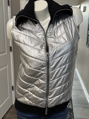 Chaleco acolchado para mujer Michael Kors plateado talla M Foto 1 de 4