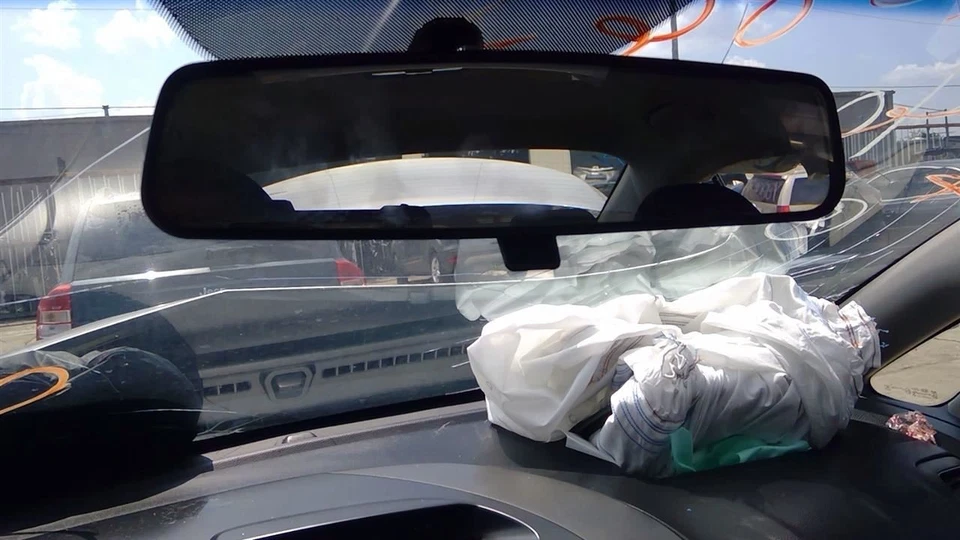 11 12 13 14 15 16 17 2018 19 20 Hyundai Elantra Rear View Mirror (US Built) - Image 1 of 4