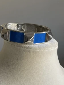 Royal Blue Bracelet Silver Tone Enamel Pyramid Studs Hinged Modernist - Picture 1 of 5