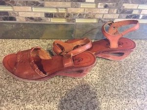 Vintage Womens Martin's Sz 8 M Brown Leather Wooden Cut OutHeels Shoes Brazil - Picture 1 of 3