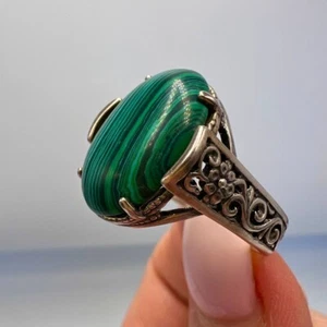 Anillo de joyería de plata esterlina 925 inusual vintage piedra verde marcado talla 8 - Imagen 1 de 7