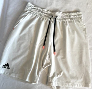 ADIDAS ERGO HEAT RDY PANTALONCINI UOMO L 9" BIANCO ELASTICO IN VITA TENNIS SPORT HB9149 - Foto 1 di 20