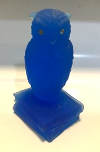 VTG 1970s “Wise Ole Owl” Figurine by Westmoreland 3.50"Tall On Books Blue Glass - Picture 1 of 3