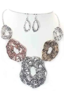 Juego de collar y pendientes geométricos mixtos de metal texturizado de 3 tonos - Imagen 1 de 1