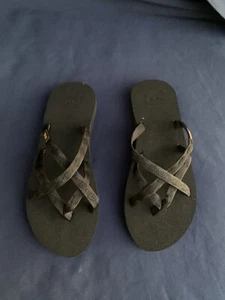 Teva Women’s Size 9 Black Strappy Flip Flop Sandals Shoes - Picture 1 of 8
