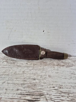 Cuchillo daga bota vintage hoja fija madera latón mango y funda Pakistán Foto 1 de 4