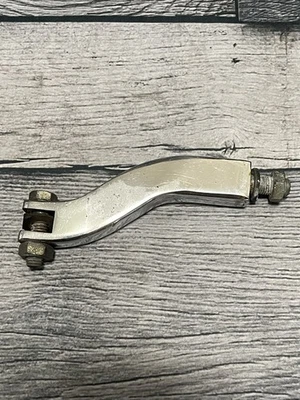 Soporte de clavija trasera derecha Harley Davidson Dyna Low Rider Super Glide OEM montaje Foto 1 de 4