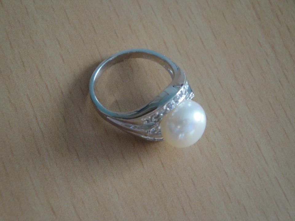 10 mm AA+ White Akoya Cultured Pearl Ring Sz.5 -rg104 - Image 1 of 1