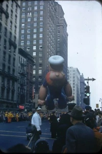 1950's KODACHROME | x3 35mm Slides Macy's Thanksgiving Day Parade POPEYE Balloon - Picture 1 of 5