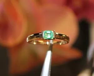 .28 Ct. Columbian Emerald East/West 14k Yellow Gold Stack Band Size 7 - Picture 1 of 5