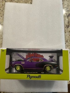 2024 M2 MACHINES 1/24 1971 PLYMOUTH CUDA 340 Gold Chase 1/750 - Picture 1 of 7