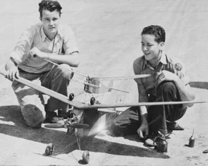Boys With Giant Gas Model Airplane 8x10 Reprint Of Old Photo - Picture 1 of 1