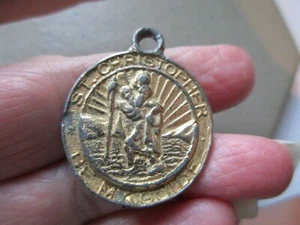 ANTIGUO COLGANTE LLAVERO VINTAGE ART DECO TONO DORADO SAN CRISTÓBAL SÉ MI GUÍA ANTIGUO - Imagen 1 de 2