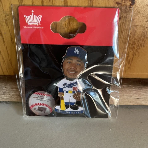 Dodgers pin Mookie Betts 🔥🔥bobble head 🔥🔥pin stadium exclusive RARE ⚾️⚾️⚾️ Cover