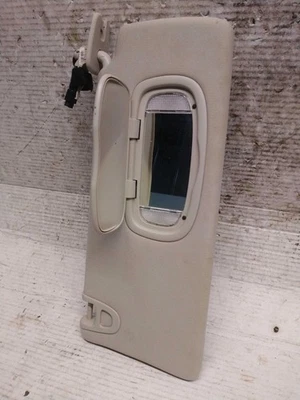 2016 Jeep Cherokee Black Sun Visor OEM Used 85121 59000 Miles — 第 1/4 张图片