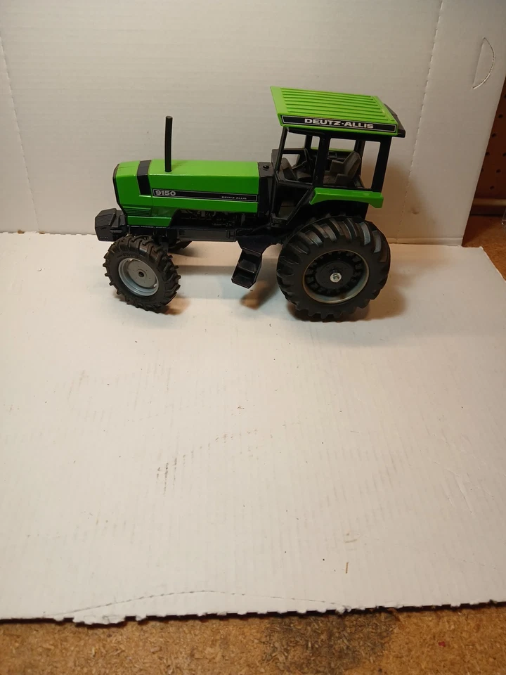 Tractor de juguete Deutz-Allis 9150 1/16 verde fundido a presión Foto 1 de 4