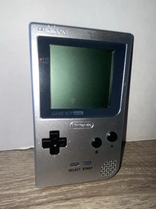 Nintendo Game Boy Pocket Silver Console Portatile Testata e Funzionante BUONE CONDIZIONI - Foto 1 di 7