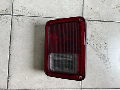 Luz trasera izquierda Jeep Wrangler JK JKU 2007-2018 OEM  Foto 1 de 4