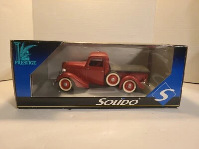 Camioneta pickup Ford V-8 1936 Solido escala 1/18 roja hecha en Francia de colección prestigio  Foto 1 de 4