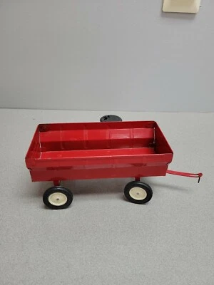 JOHN DEERE VAGÓN DE METAL ROJO  Foto 1 de 4