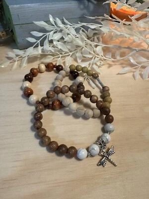 Juego de 3 pulseras elásticas apilables boho Howlite con libélula plateada colgante Foto 1 de 4