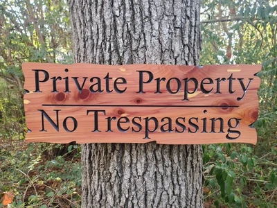 Letrero tallado de propiedad privada sin intrusión rústico publicado placa de terreno exterior Foto 1 de 4