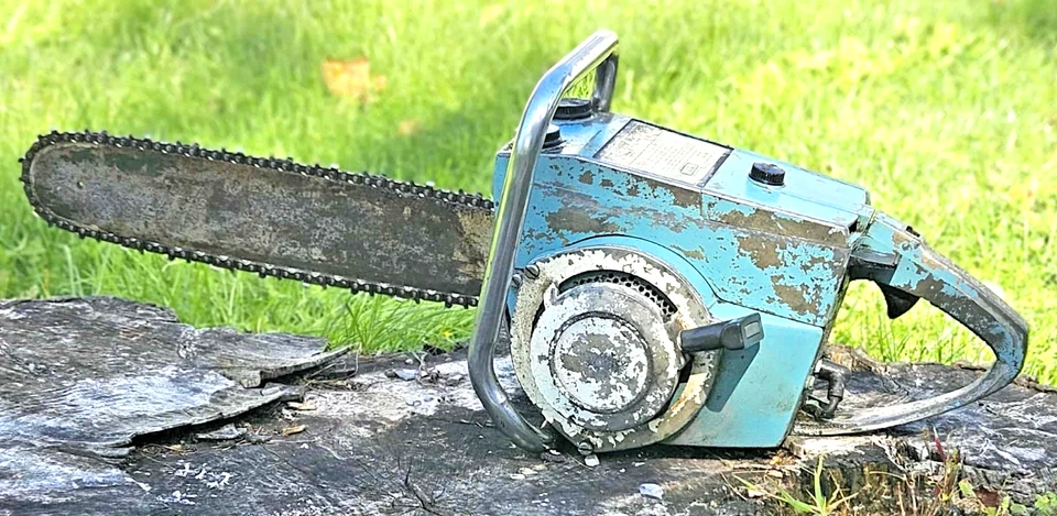 Sears  H47D Chainsaw RUNS See Video Antique Vintage Two Stroke - Image 1 of 4