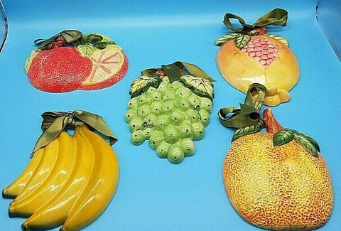 SET OF 5 VINTAGE CERAMIC FRUIT WALL HANGINGS FOR YOUR KITCHEN, BANANA GRAPES ETC Cover