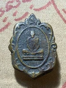 Thailändisches Buddha Amulett Phra Münze LP Schlafsaal Wat Nongpro mächtiger Anhänger. - Bild 1 von 3