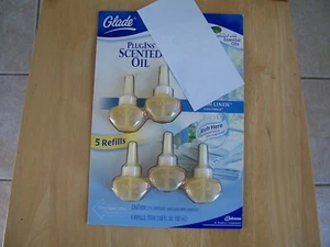Glade Plug In - Scented Oil Refills and plug in Warmer - Picture 1 of 3
