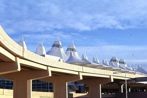 DENVER INTERNATIONAL AIRPORT Found 35mm SLIDE Photo VINTAGE 57 LA 80 Q - Imagen 1 de 1