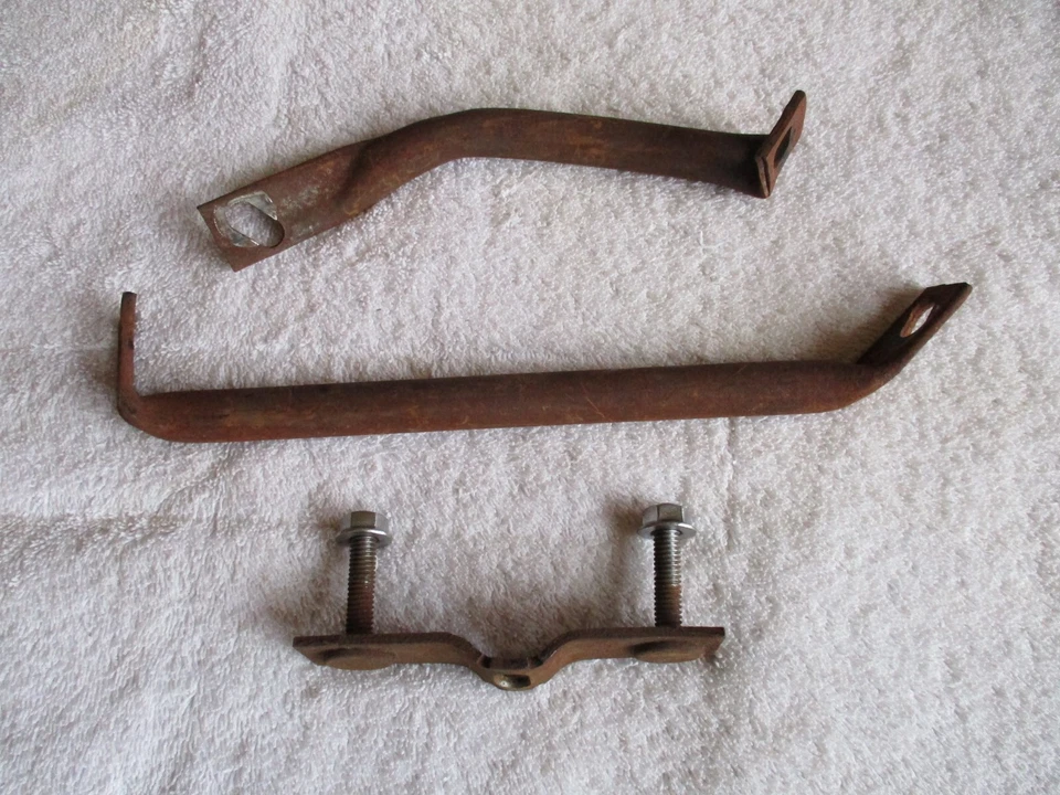 1963 1964 年 BUICK RIVIERA STEERING COLUMN 支持支架和支架 — 第 1/1 张图片