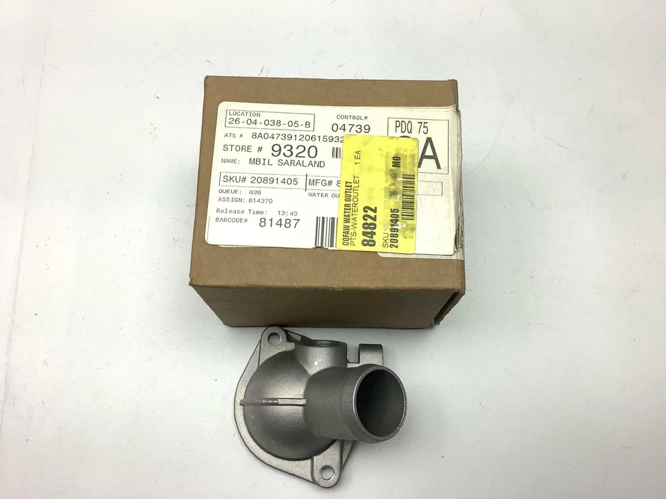 Piezas de salida de agua de refrigerante del motor 84822 Foto 1 de 4