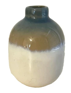 Studio Kunst Keramik Knospenvase blau, warm beige & weiß Tropfglasur 4" hoch 3" breit - Bild 1 von 5