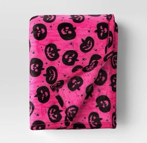 Pumpkin Printed Plush Halloween Throw Blanket Pink - Hyde & EEK! Boutique NEW - Picture 1 of 5