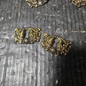 2 NOS Ornate Vintage Victorian Brass Escutcheon Key Hole Drawer Cabinet box - Picture 1 of 6