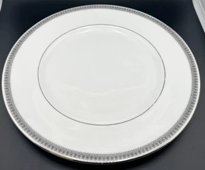 ROYAL DOULTON RAVENSWOOD PLATINUM DINNER PLATES SET OF 7 - Picture 1 of 3