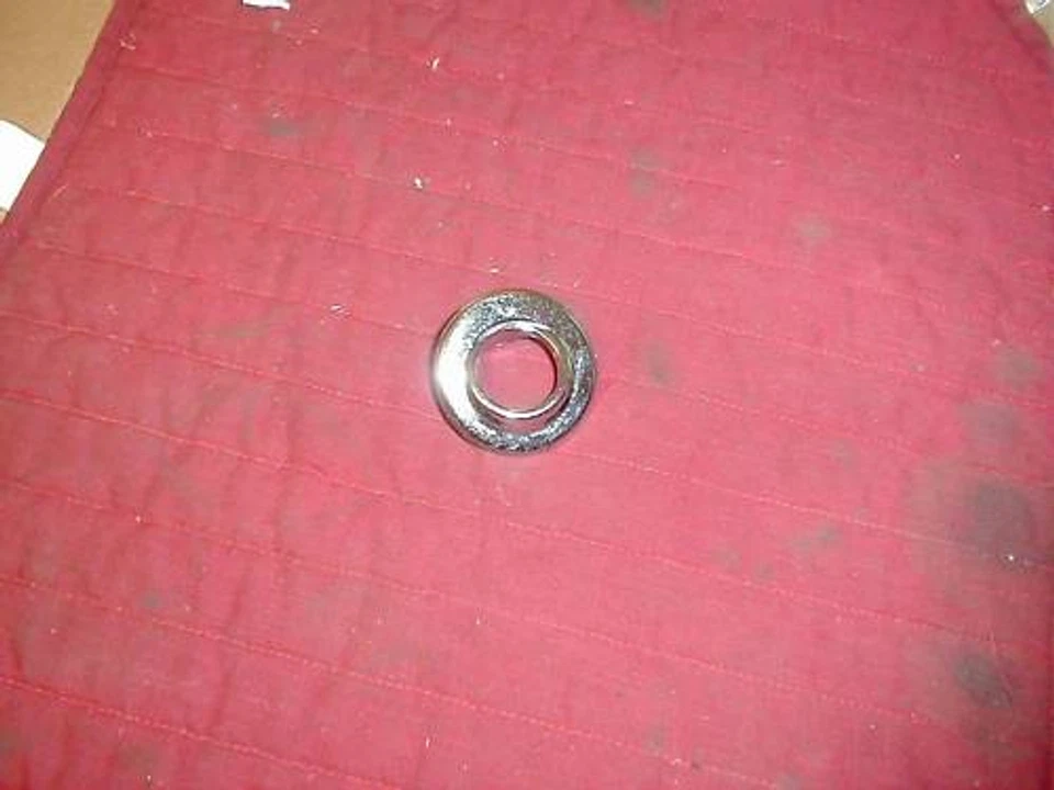 НОВЫЙ ИЗ СТАРЫХ ЗАПАСОВ ОБОДОК АНТЕННЫ MOPAR 1969-71 CHRYSLER NEWPORT C300 - Изображение 1 из 1