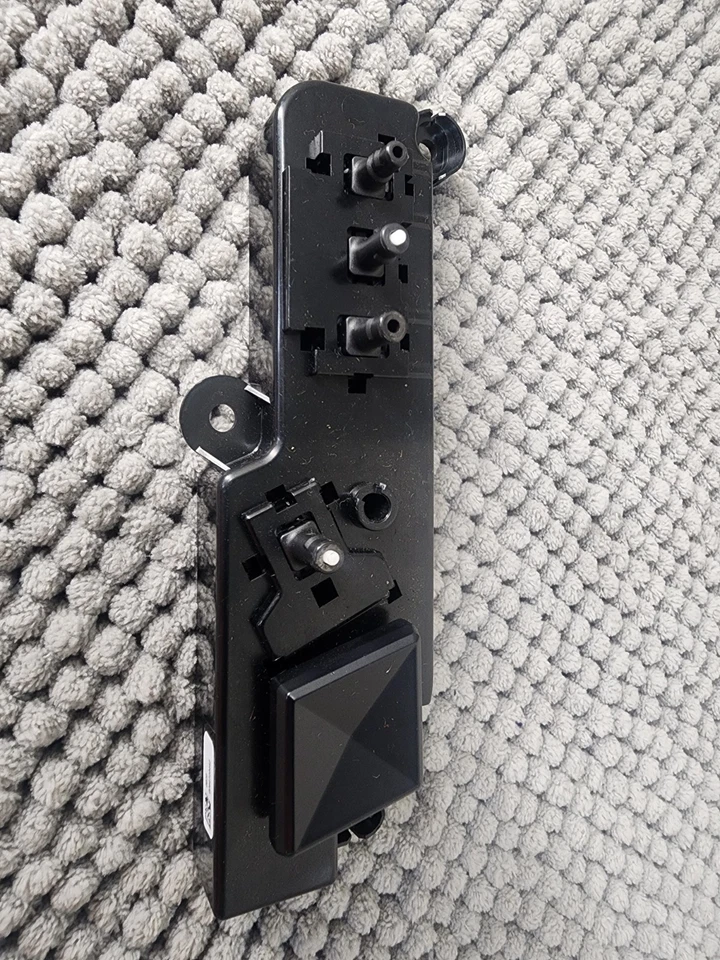 Interruptor de control ajustador de asiento TESLA PASAJERO EVEREST 1864041-00-C Foto 1 de 4