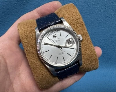 Reloj Cyma Daydate vintage esfera plateada para hombre 36 mm automático Foto 1 de 4