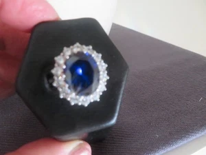 Kate Middleton's blue sapphire  simulated  engagement ring - Picture 1 of 5