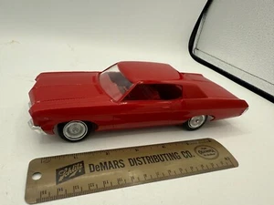 COCHE PROMOCIONAL VINTAGE AMT 1970 ROJO CHEVROLET IMPALA CONCESIONARIO - Imagen 1 de 13