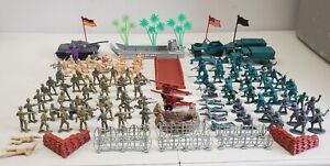 Plastic Toy Soldiers Lot Of 130 Pcs Army Men Military Vehicles Flags Jeep Tank