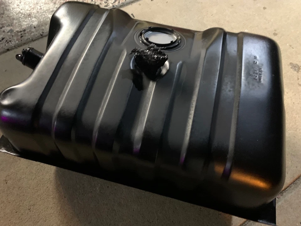 Fuel Tank 33 Gallon with 3.625 Inches Diameter Gauge Hole For 85-96 Ford Bronco - Image 1 of 4